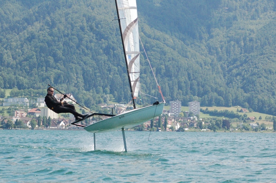 foilovani-plachetnice-letajici-foiling