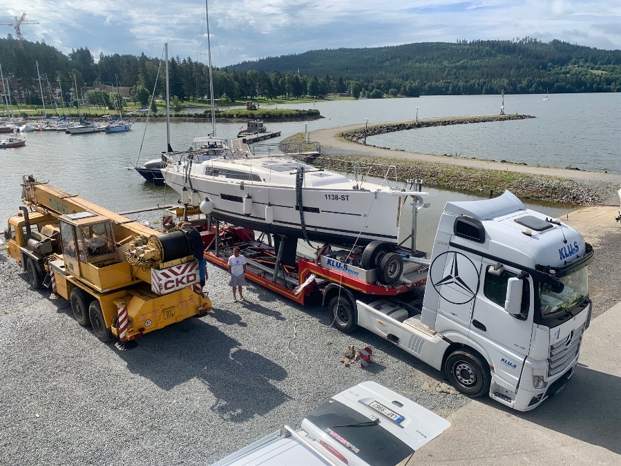 jachta dufour lipno transport