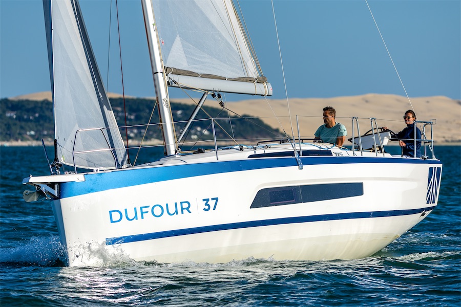 plachetnice-jachta-Dufour-37
